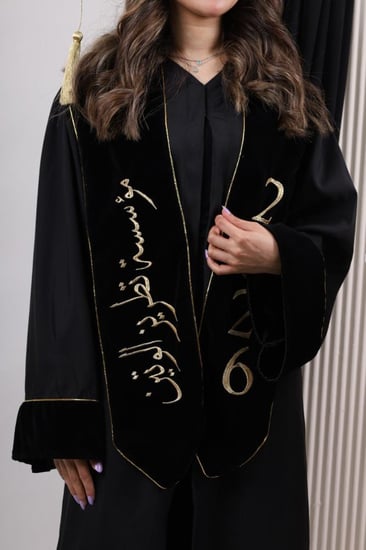 عباية تخرج أسود وذهبي