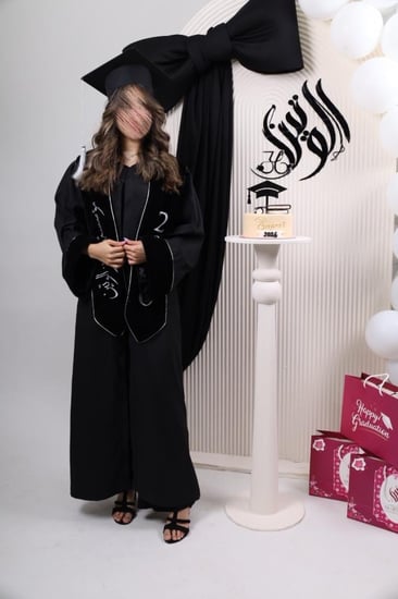 عباية تخرج أسود وفضي 2026