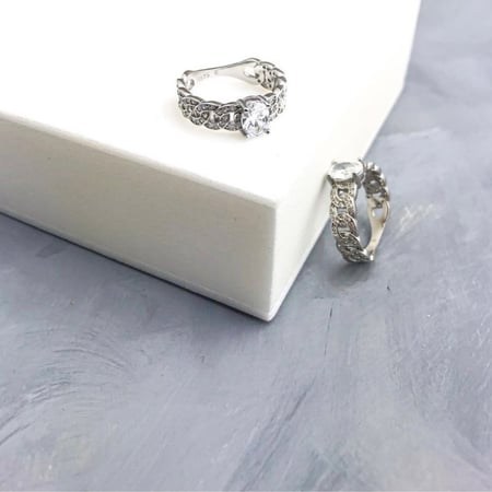 خاتم فضة مرصع بالزيركون