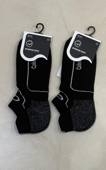 شراريب جوارب لون ابيض واسود