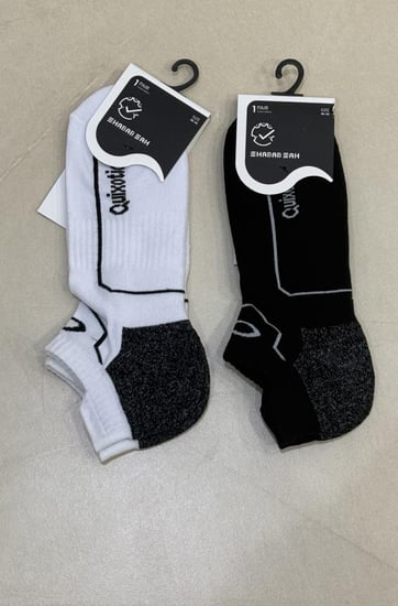 شراريب جوارب لون ابيض واسود