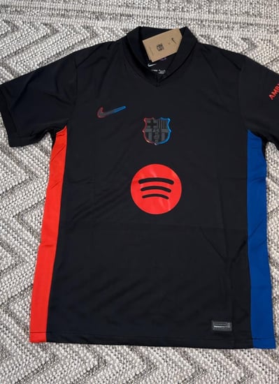 تيشيرت برشلونه الثاني 2024/2025