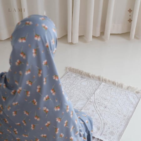 طقم صلاة زهرة الياسمين رمادي