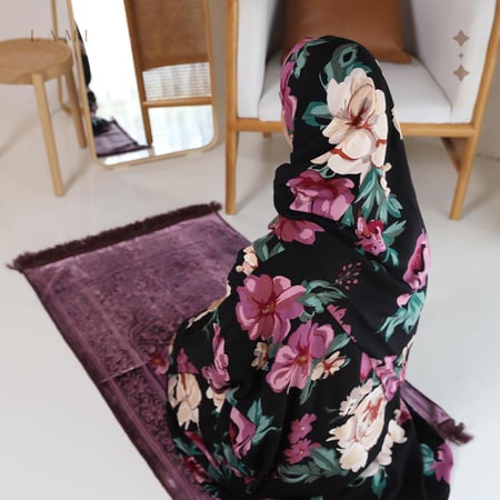 طقم زهرة الندى اسود