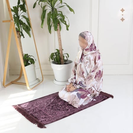 طقم شرشف صلاة مشجر- عنابي