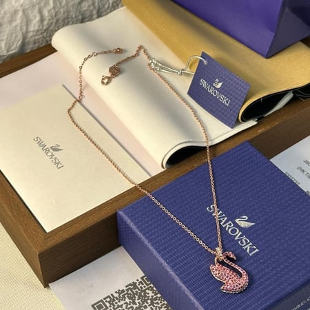 سلسال سواروفسكي Swan روز وردي