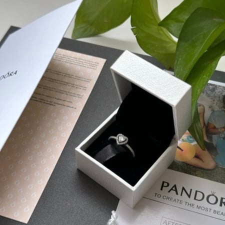 خاتم باندورا كريستالي اللون الفضي