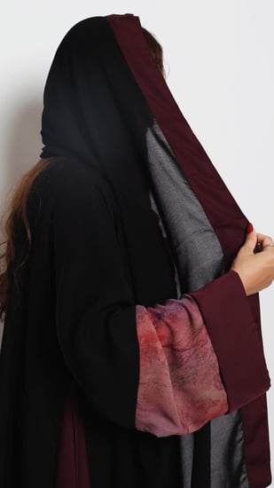 13 عباية كلوش بتدخيلات مموجة تتوفر بلون ازرق و اخضر وبيج