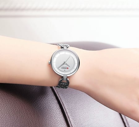 ساعة يد نسائية انيقة ماركة CURREN موديل 9052