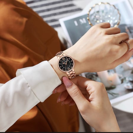 ساعة نسائية انيقة ماركة CURREN موديل 9085