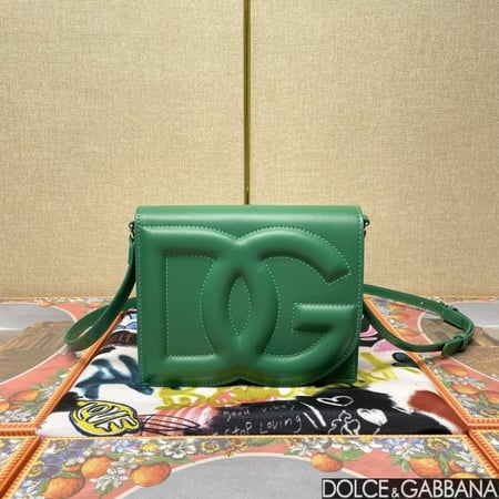 شنطة دولتشي اند غابانا Calfskin DG Logo Bag crossbody bag