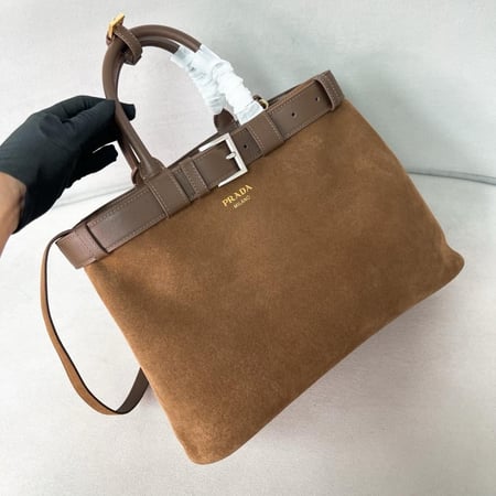 شنطة برادا مقاس 37.5cm