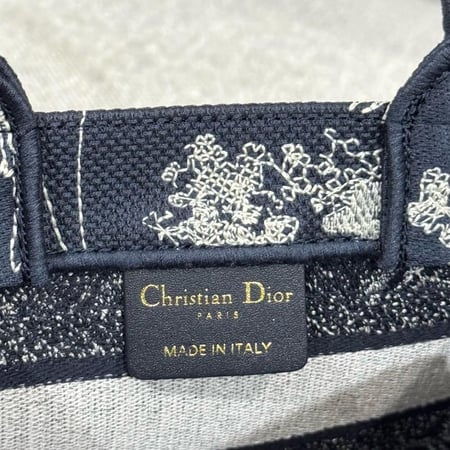 شنطة ديور Mini Dior Book Tote مقاس 21.5cm