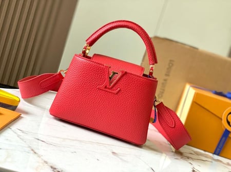شنطة لويس  فيتون Capucines  مقاس21cm