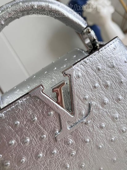 شنطة لويس فيتون Capucines  مقاس21cm