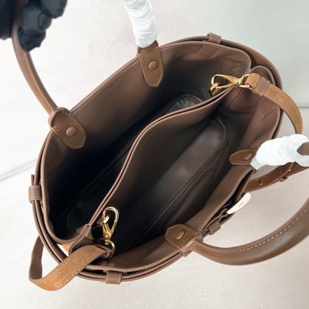 شنطة برادا مقاس 37.5cm