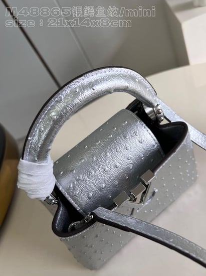 شنطة لويس فيتون Capucines  مقاس21cm
