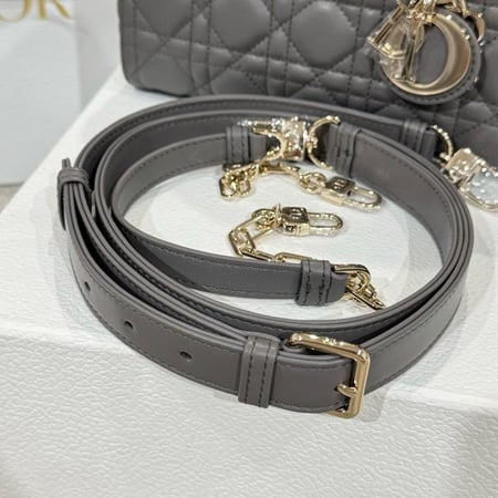 شنطة ديور Lady D-Joy Bag مقاس 22cm
