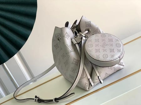 شنطة لويس فيتون
