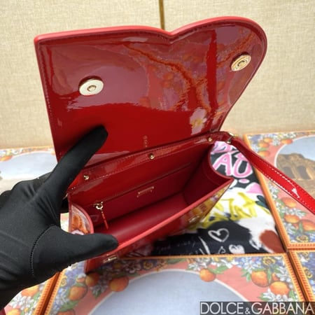 شنطة دولتشي اند غابانا Calfskin DG Logo Bag crossbody bag