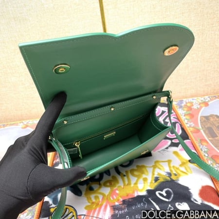شنطة دولتشي اند غابانا Calfskin DG Logo Bag crossbody bag