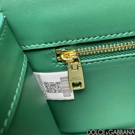 شنطة دولتشي اند غابانا Calfskin DG Logo Bag crossbody bag