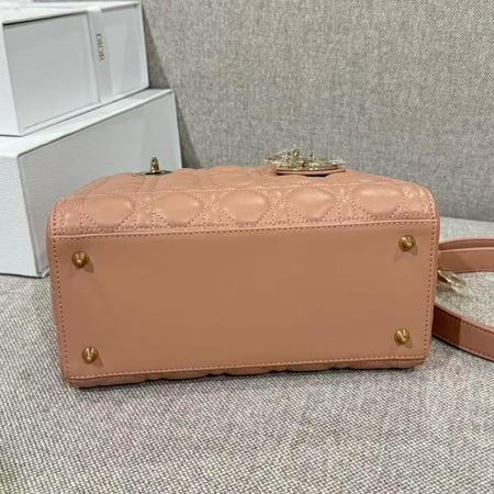 شنطة ليدي ديور Medium مقاس 24cm