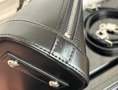 شنطة لويس فيتون  Alma BB مقاس 23.5cm