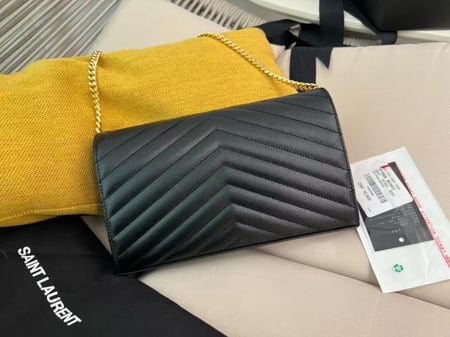 شنطة سان لوران مقاس 22cm