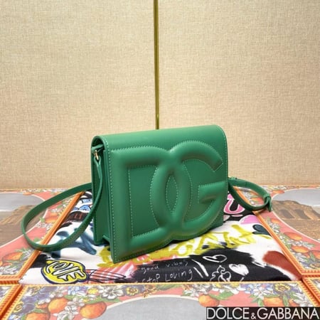 شنطة دولتشي اند غابانا Calfskin DG Logo Bag crossbody bag
