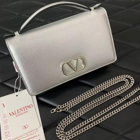 شنطة فالنتينو