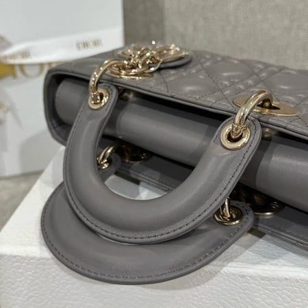 شنطة ديور Lady D-Joy Bag مقاس 22cm