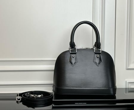 شنطة لويس فيتون  Alma BB مقاس 23.5cm