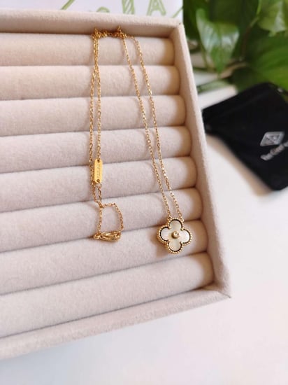 سلسال فان كليف صدفي رصاصي بسلسال ذهبي