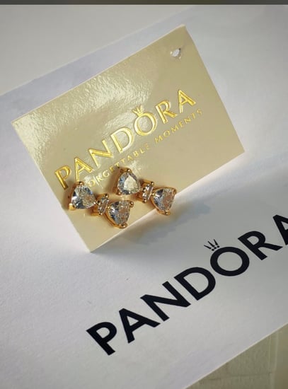 حلق باندور فيونكه ذهبي مع ملحقاته ماستر