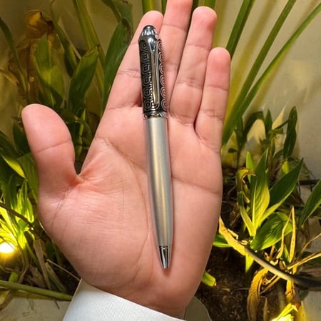 قلم رمادي فاخر