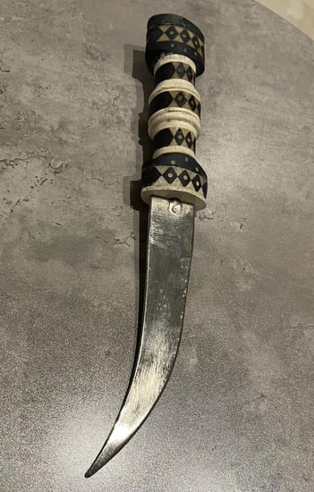 خنجر مجدلاني - وسط