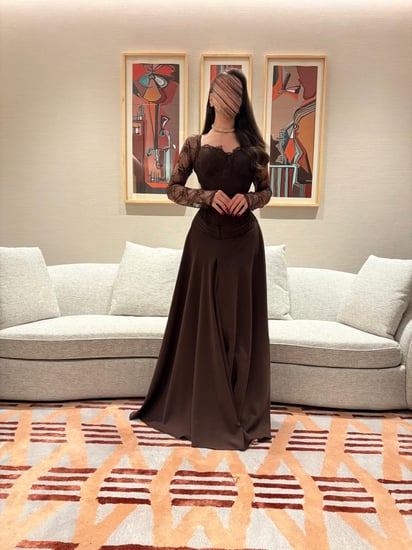 فستان بني راقي باكمام دانتل