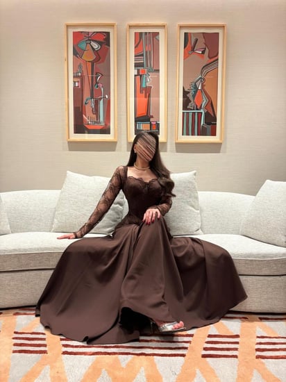 فستان بني راقي باكمام دانتل