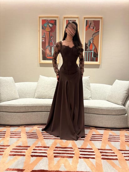 فستان بني راقي باكمام دانتل