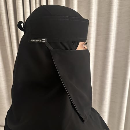 نقاب مبطن بالحرير