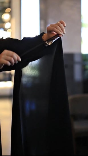 طرحه سوداء ثابته بمطاط