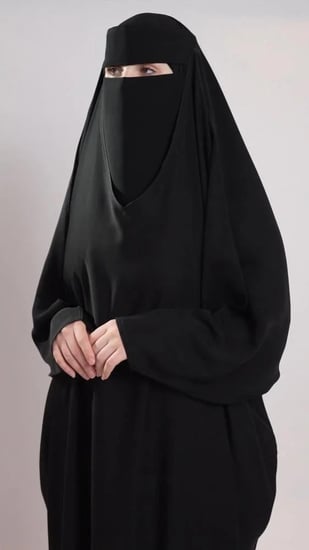 عباية راس سوداء