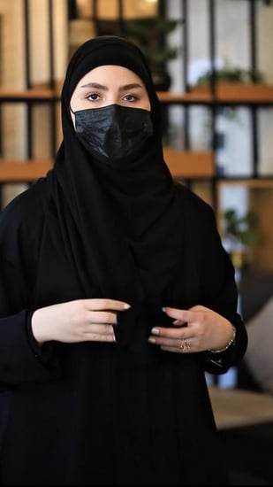 طرحه سوداء ثابته بمطاط