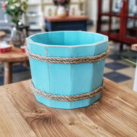 دلو خشبي لتصوير الأطفال