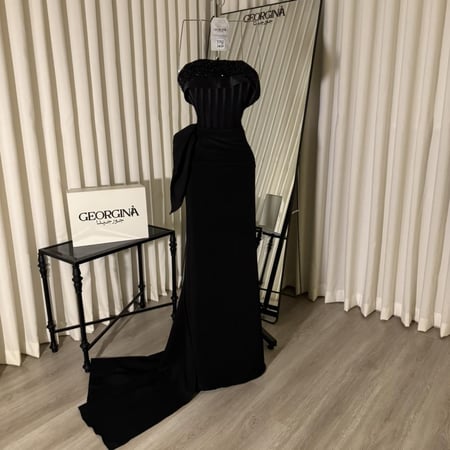 فستان سهرة اسود طويل باربي مطرز