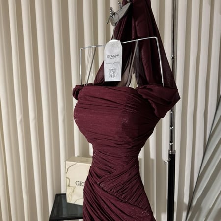 فستان انيلا البرغندي