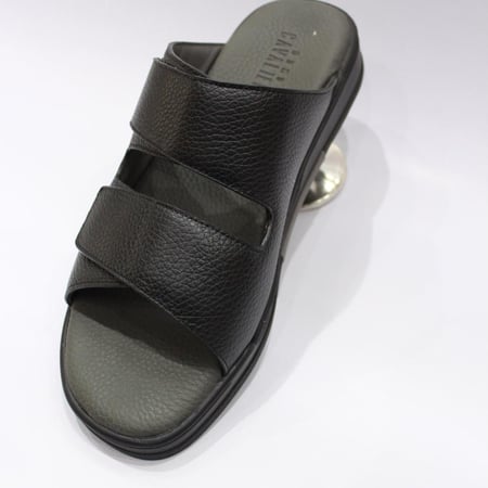 حذاء إماراتي