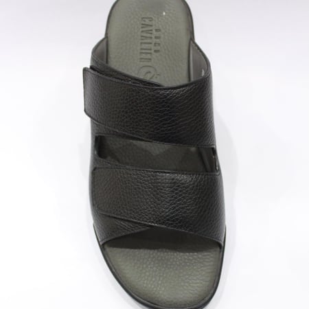 حذاء إماراتي