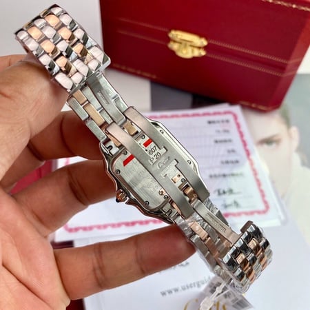 ساعة بانثر بالماس